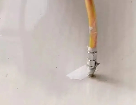 永济瓷砖空鼓维修公司专业解答在瓷砖铺贴过程中，如果使用的砂料过粗（如全部使用了粗砂），可能会导致以下问题